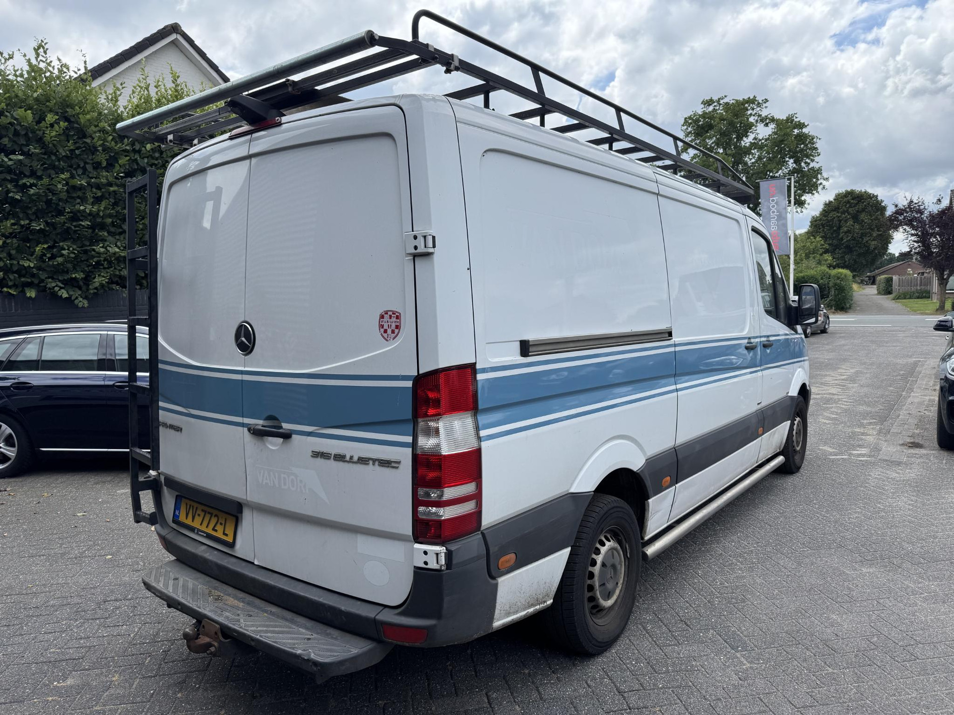 46201310-1.jpg