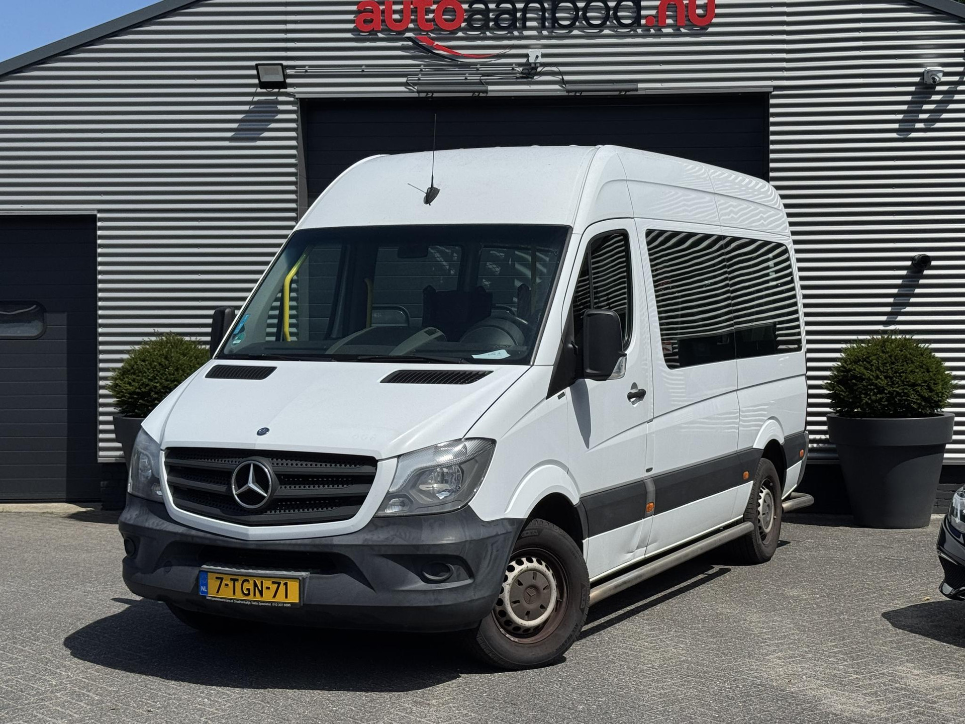 46297621-18.jpg
