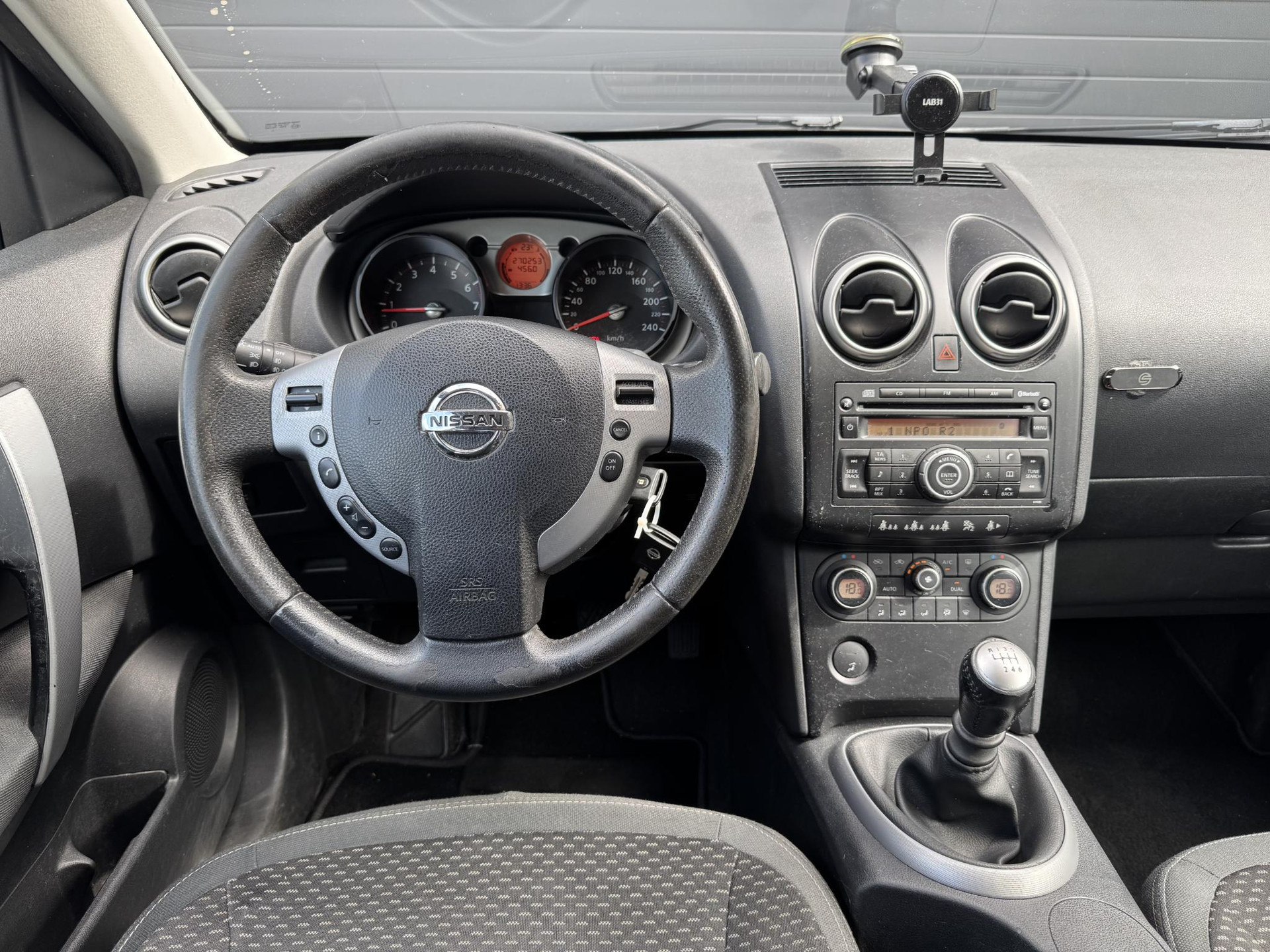 47282329-17.jpg