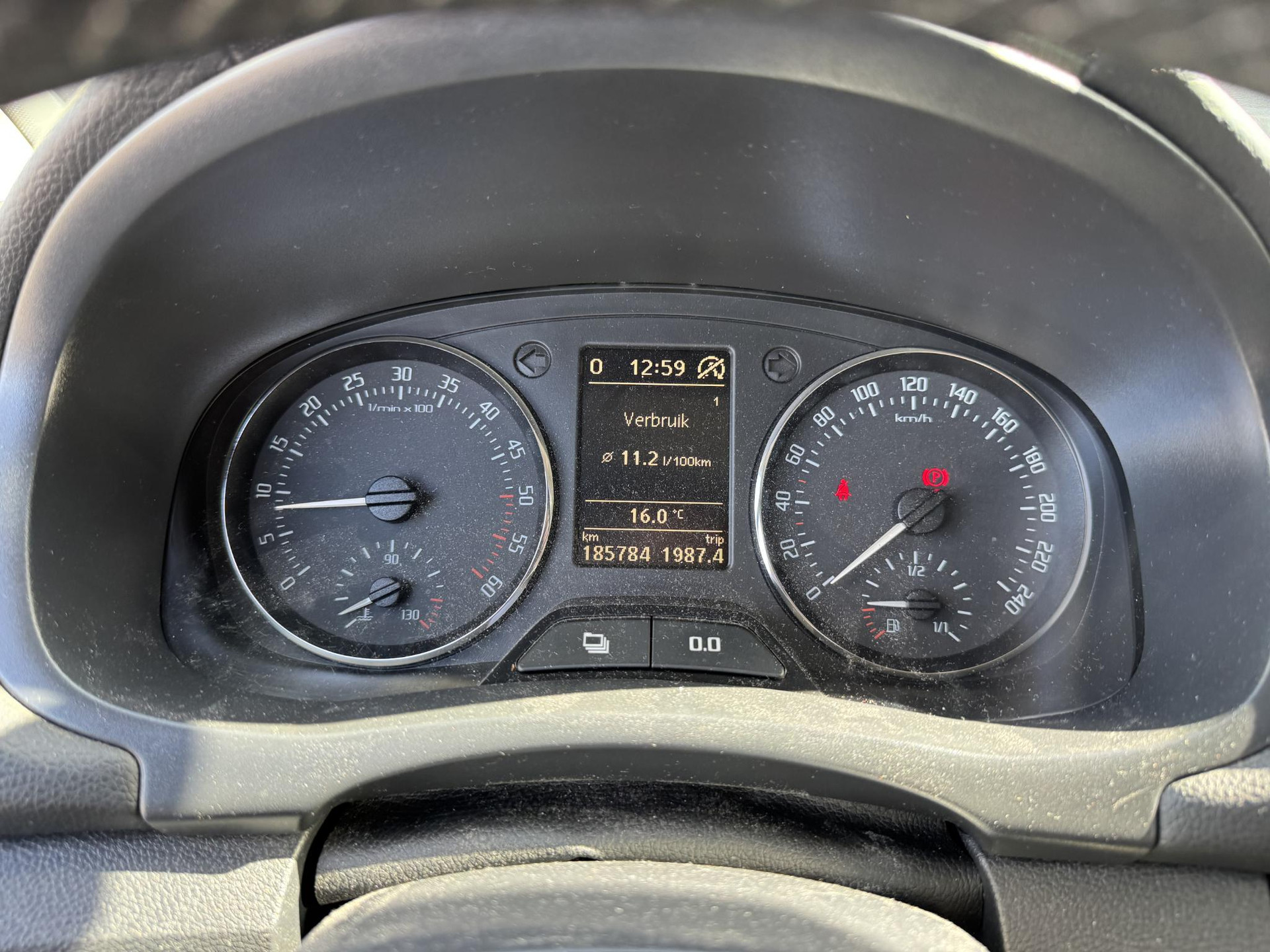 47624885-14.jpg
