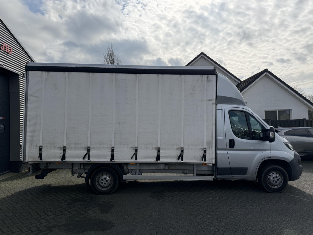 51935707-3.jpg