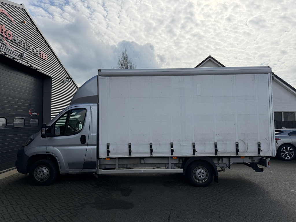 51935707-5.jpg