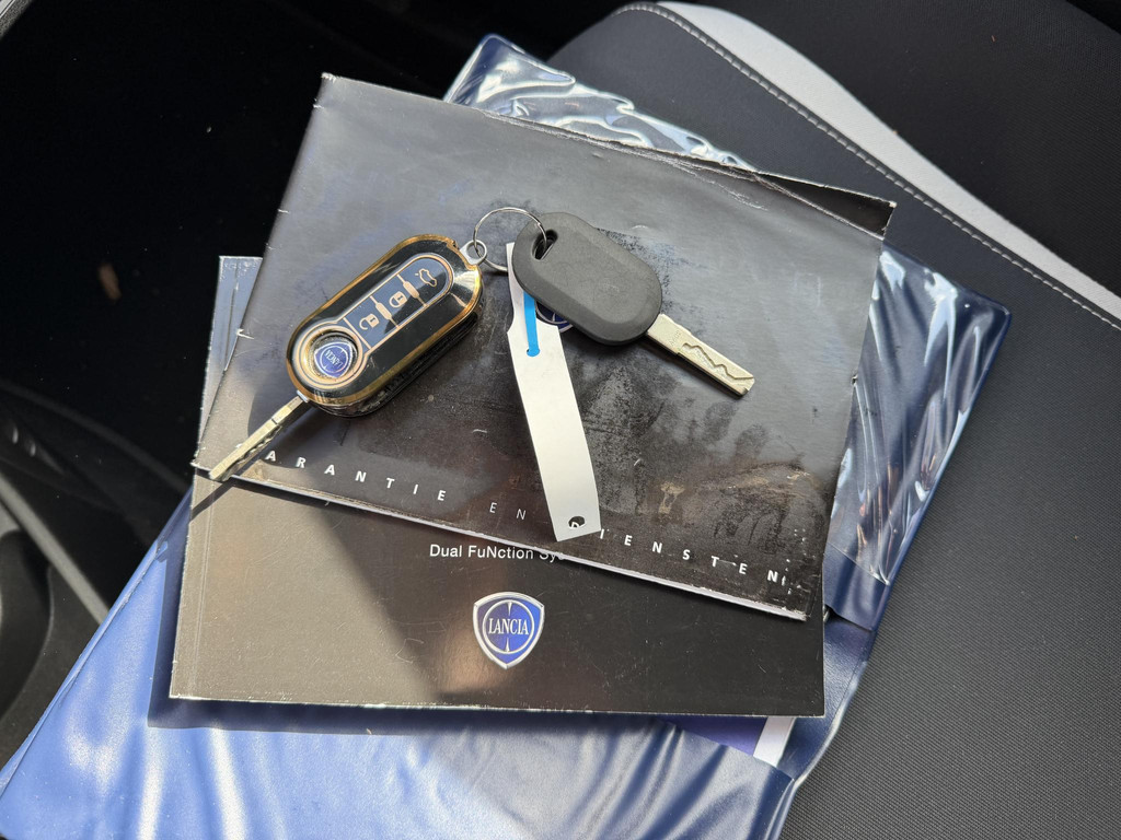 52087261-19.jpg