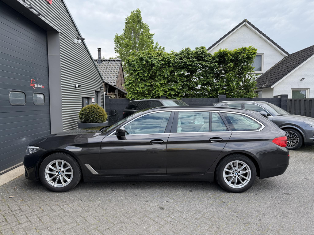 53331373-6.jpg