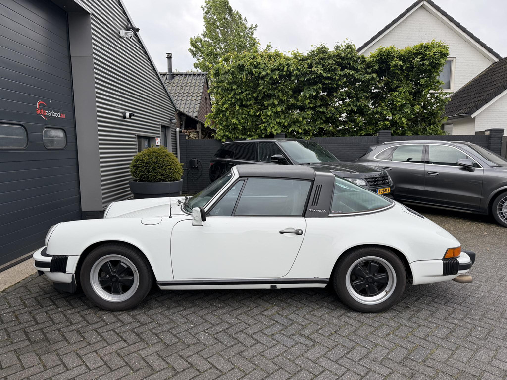 53500098-6.jpg