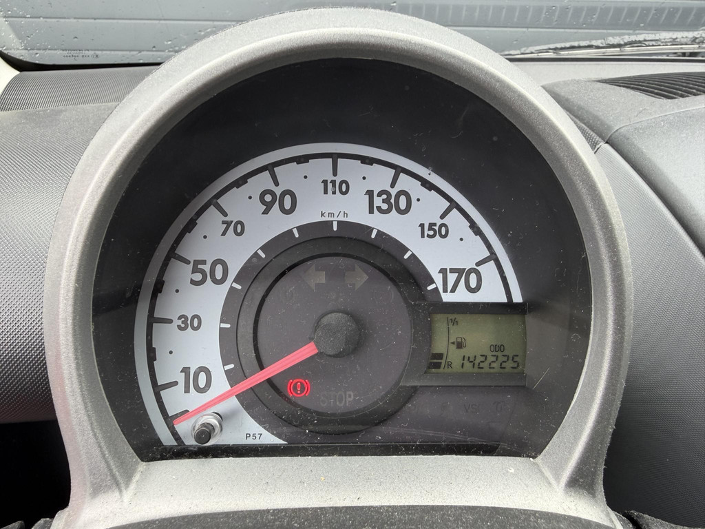 53979885-9.jpg