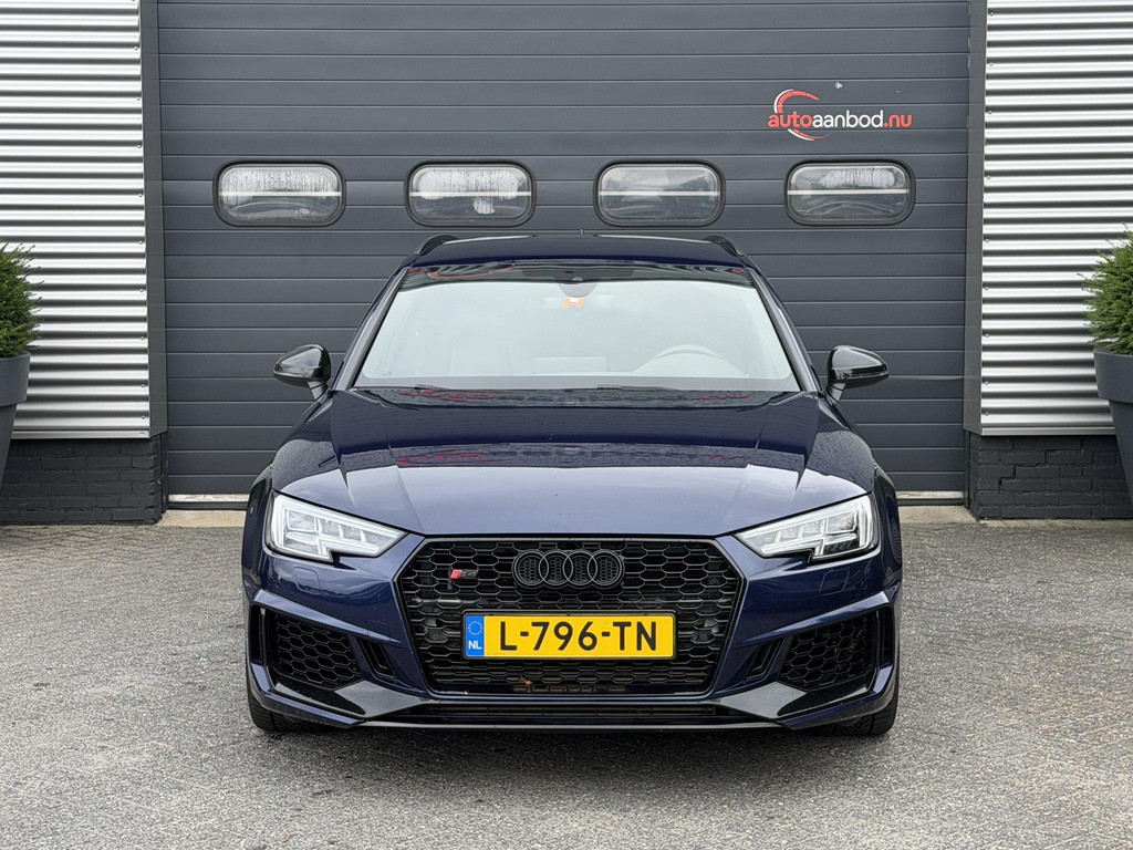 54718267-4.jpg