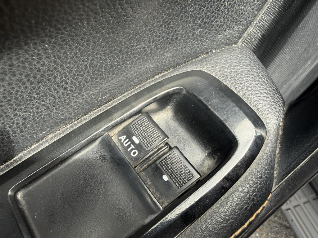 54745837-9.jpg