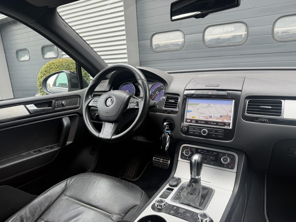 55403623-2.jpg