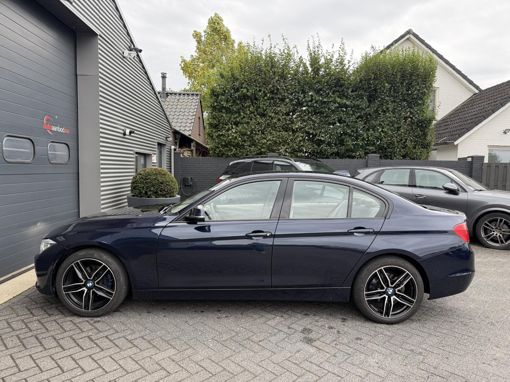 55996381-6.jpg