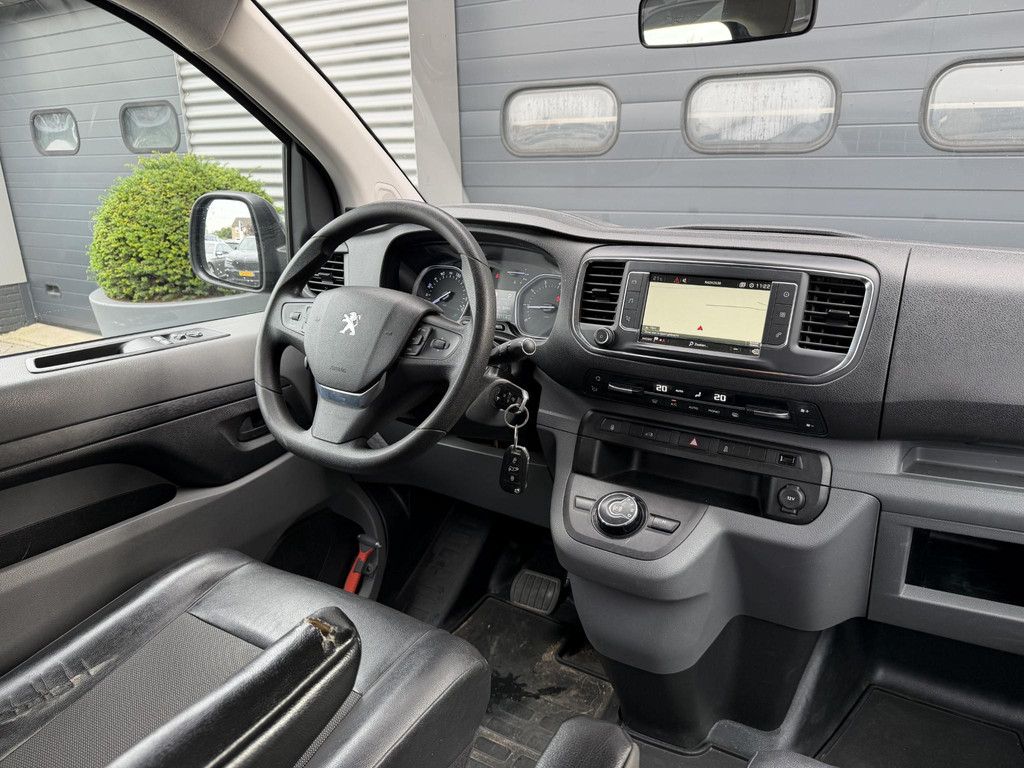 57059680-2.jpg