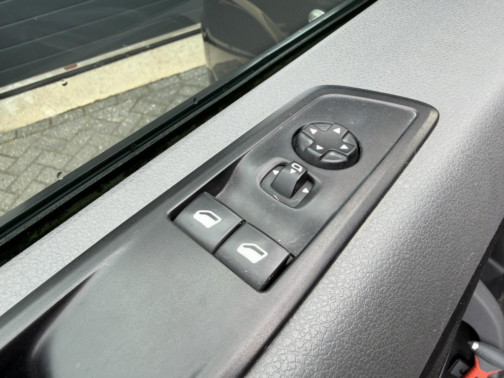 57059680-8.jpg
