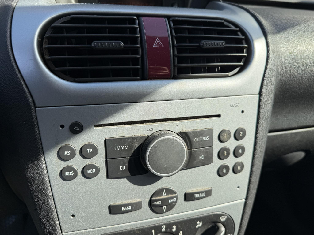 57126177-15.jpg